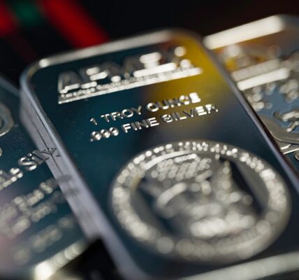 Срібло оновило історичний максимум у $75