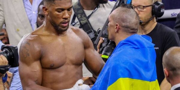 Усик висловив співчуття Джошуа у зв’язку з загибеллю його тренерів