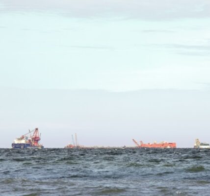 Ціни на нафту реагують на облогу Венесуели і обстріл танкера РФ