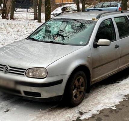 У Києві водій їздив із муляжем міни на даху авто