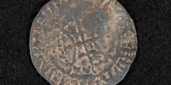 У Шотландії металошукач-аматор виявив найдавнішу відому монету країни