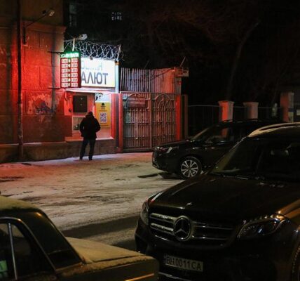 В Україні впали курси долара і євро