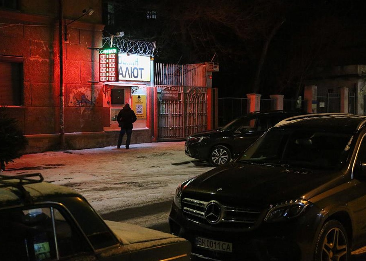 В Україні впали курси долара і євро