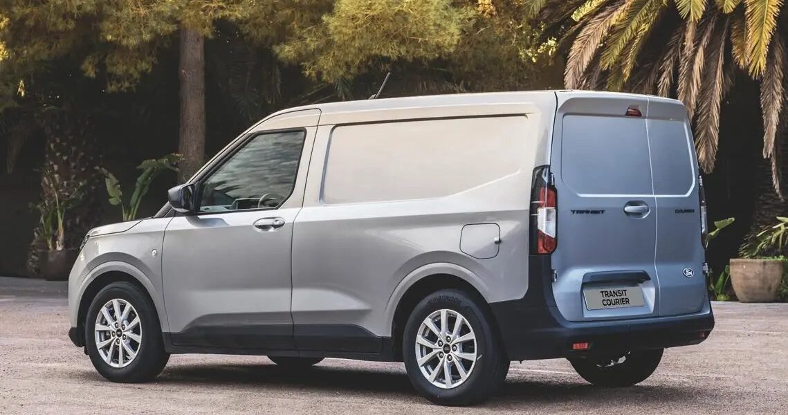 Двигуни Ford Transit Courier: порівняння бензинового та дизельного