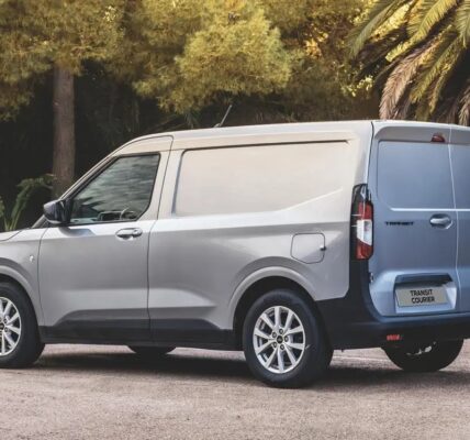 Двигуни Ford Transit Courier: порівняння бензинового та дизельного