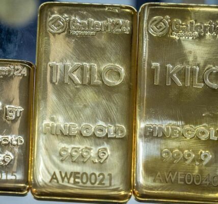 Ціна золота рекордно зросла через слабкий долар