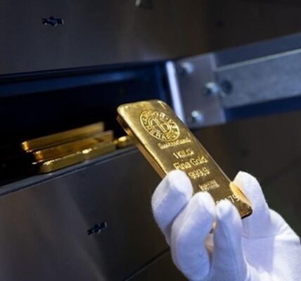 Золото рекордно подорожчало за добу