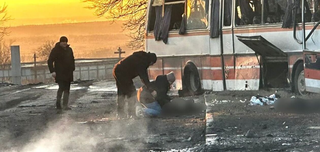 РФ атакувала автобус з шахтарями: 12 загиблих