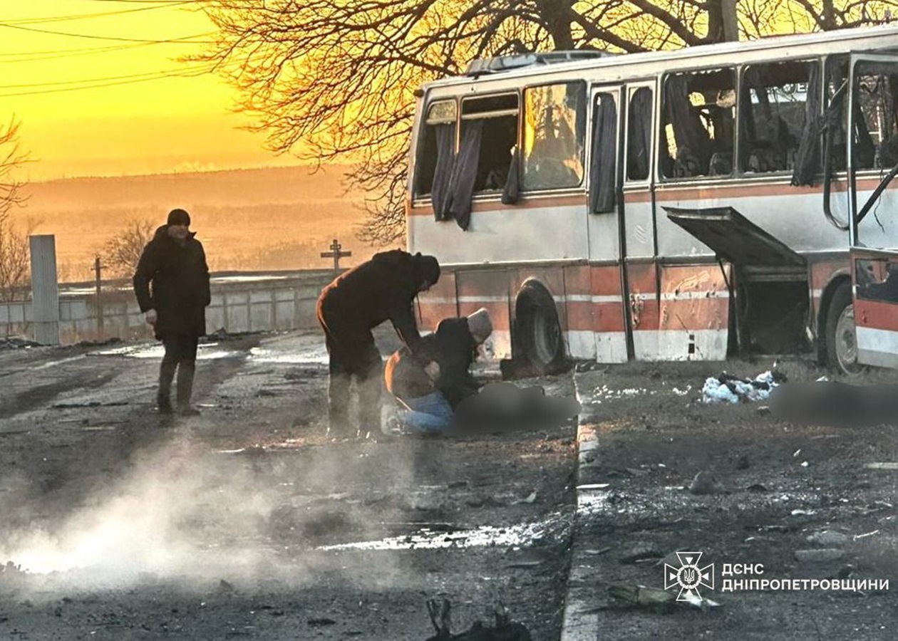 РФ атакувала автобус з шахтарями: 12 загиблих