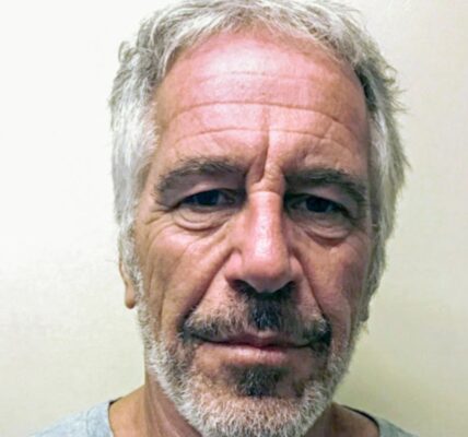 Епштейн міг працювати на РФ та збирати компромат на світових лідерів - ЗМІ