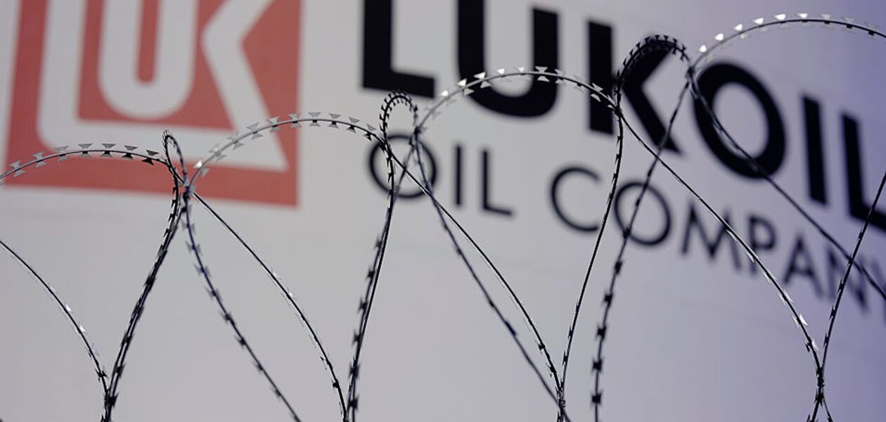 В Росії частково зняли заборону на експорт бензину