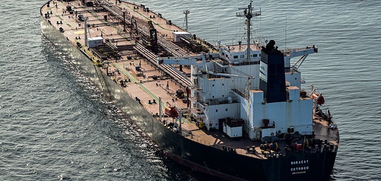 Танкери з російською нафтою дрейфують біля Китаю