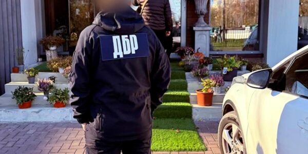 Посадовець міграційної служби приховав майно на десятки мільйонів