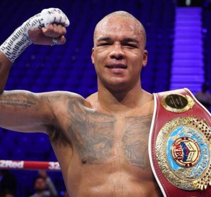 Переговори завершуються: Вордлі та Дюбуа готуються до поєдинку