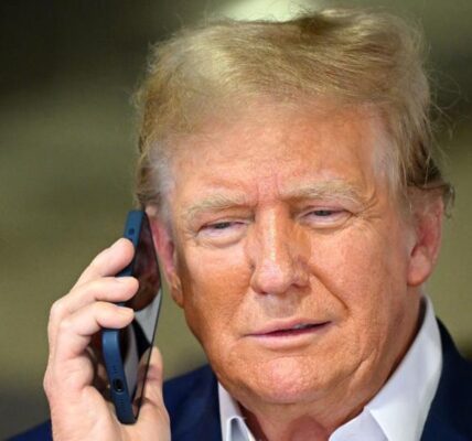 Невідомий в ефірі розкритикував суд США: у мережі підозрюють Трампа