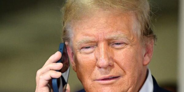 Невідомий в ефірі розкритикував суд США: у мережі підозрюють Трампа