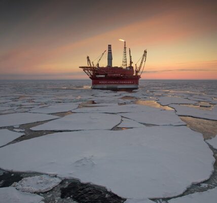 Нафтові компанії Росії змушені скорочувати обсяги буріння - ЗМІ