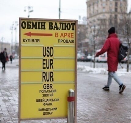 СюжетБільше 44. В Україні стрімко росте курс долара