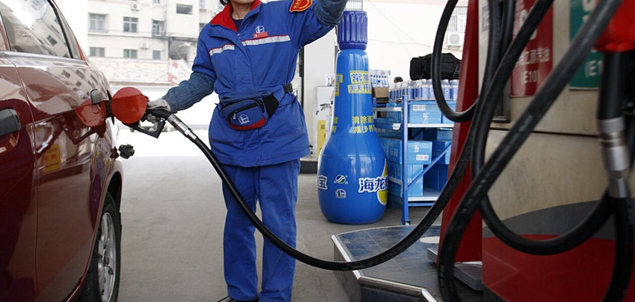 Китай наказав нафтопереробним заводам припинити експорт палива