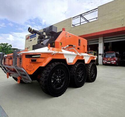 Hyundai створила робота-пожежника, який працює при температурі до 760°C