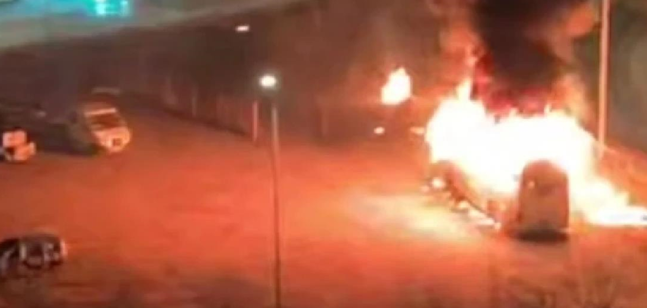 У Львові прогримів вибух: палає автобус