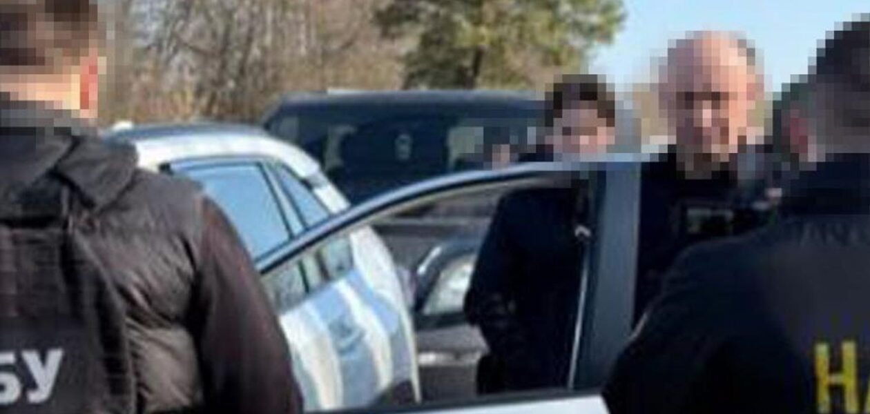 На Буковині викрито суддю, який підмовляв адвоката дати хабар