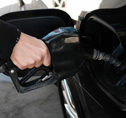 У США ціни на пальне злетіли до максимуму