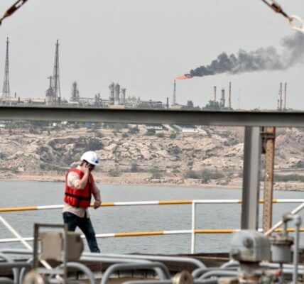 В Ірані відповіли, чи вплинули удари США на експорт нафти