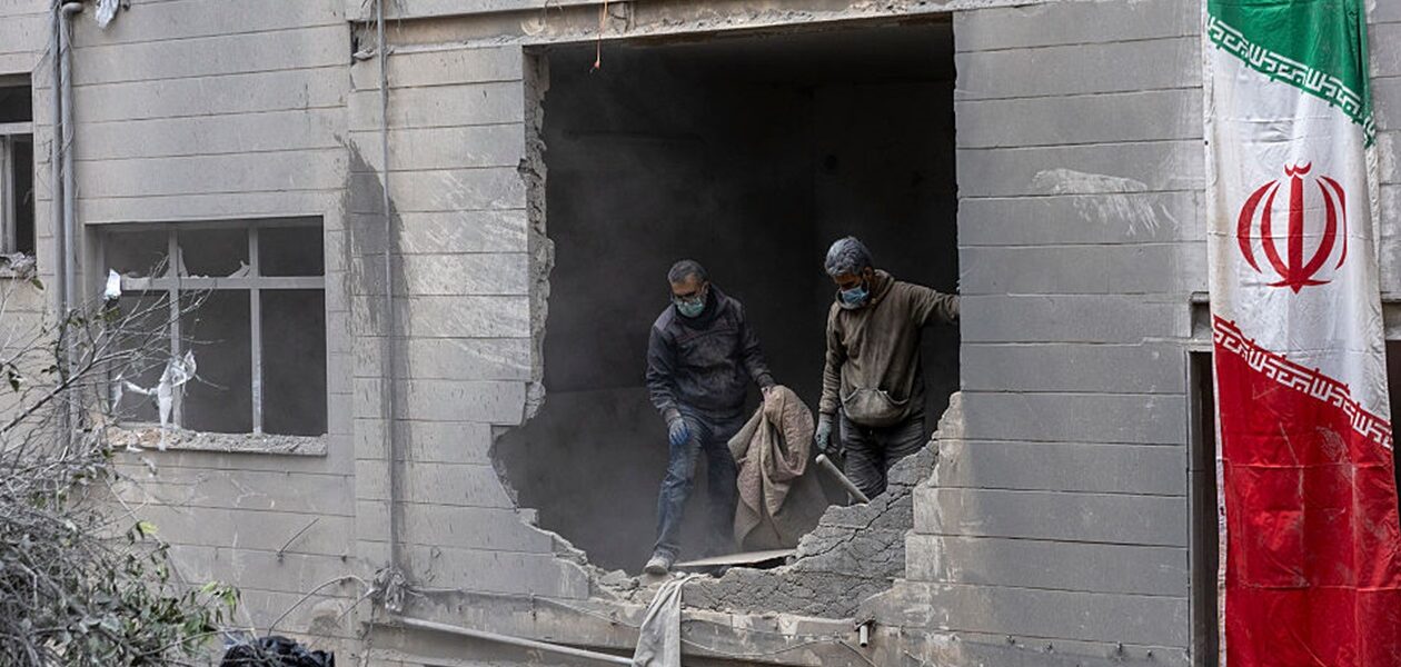 СюжетВійна на Близькому Сході. Онлайн