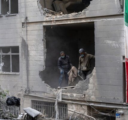 СюжетВійна на Близькому Сході. Онлайн