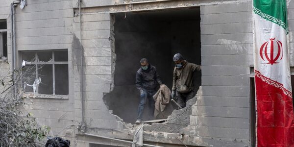 СюжетВійна на Близькому Сході. Онлайн