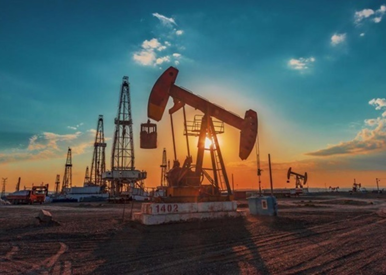 Ціна на нафту закріпилась нижче $100