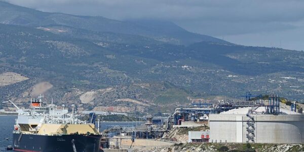 Україна домовляється з Грецією про постачання дизеля та газу