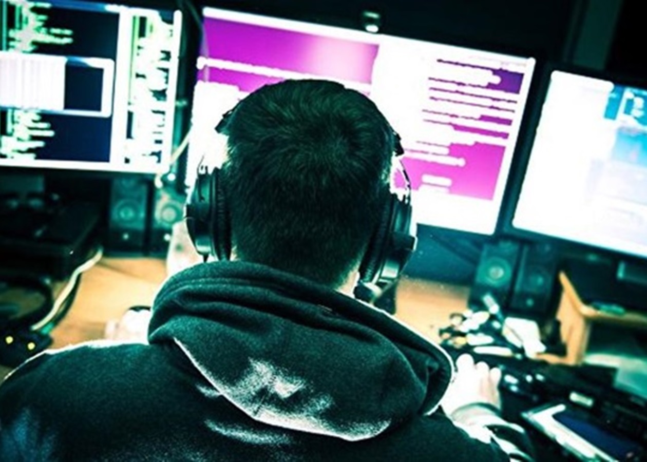 У Кривому Розі школяр "обдурив" поштомати на пів мільйона гривень