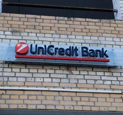 UniCredit ліквідує банк у Росії - ЗМІ