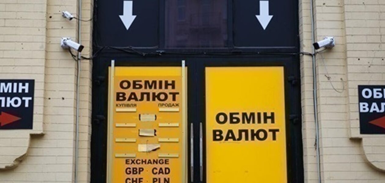 Курси долара і євро зростають на початку тижня