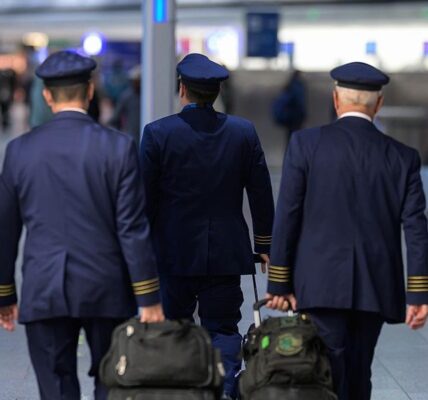 В Німеччині пілоти двох авіакомпаній влаштували страйк