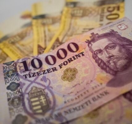 Угорський форинт почав різко дорожчати