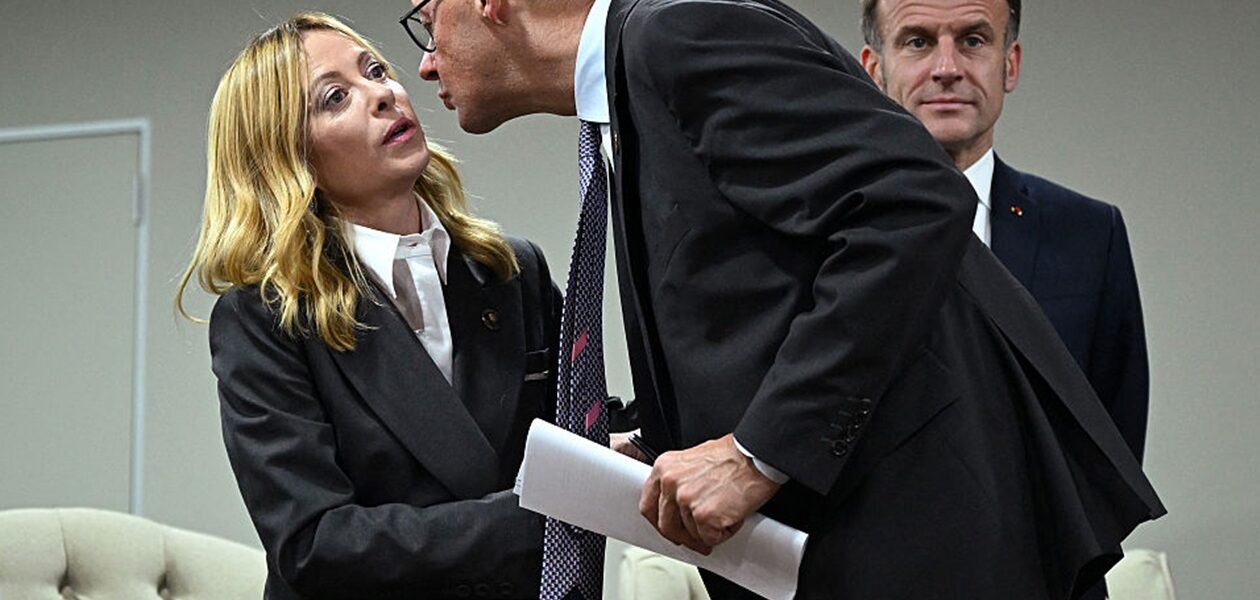 Стали відомі популярні й непопулярні лідери демократичних країн