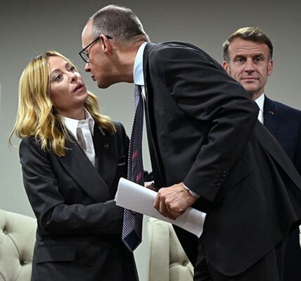 Стали відомі популярні й непопулярні лідери демократичних країн