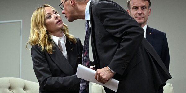 Стали відомі популярні й непопулярні лідери демократичних країн