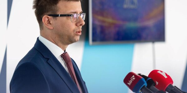 Угорщина підтвердила транзит нафти через Дружбу