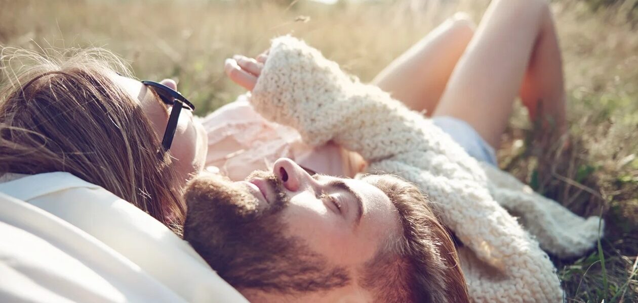 Любов чи вирок: як розпізнати кармічні стосунки та припинити біг по колу