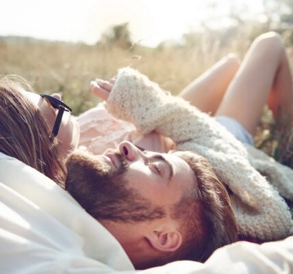 Любов чи вирок: як розпізнати кармічні стосунки та припинити біг по колу