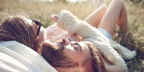 Любов чи вирок: як розпізнати кармічні стосунки та припинити біг по колу