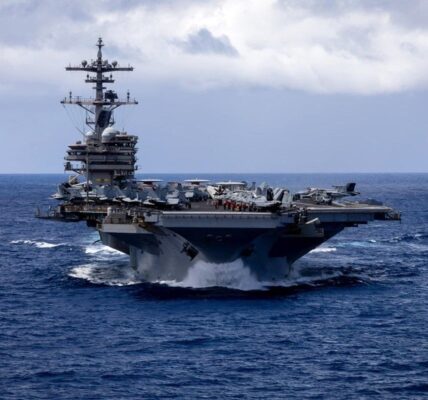 У США 200 літаків на авіаносцях для атак по Ірану