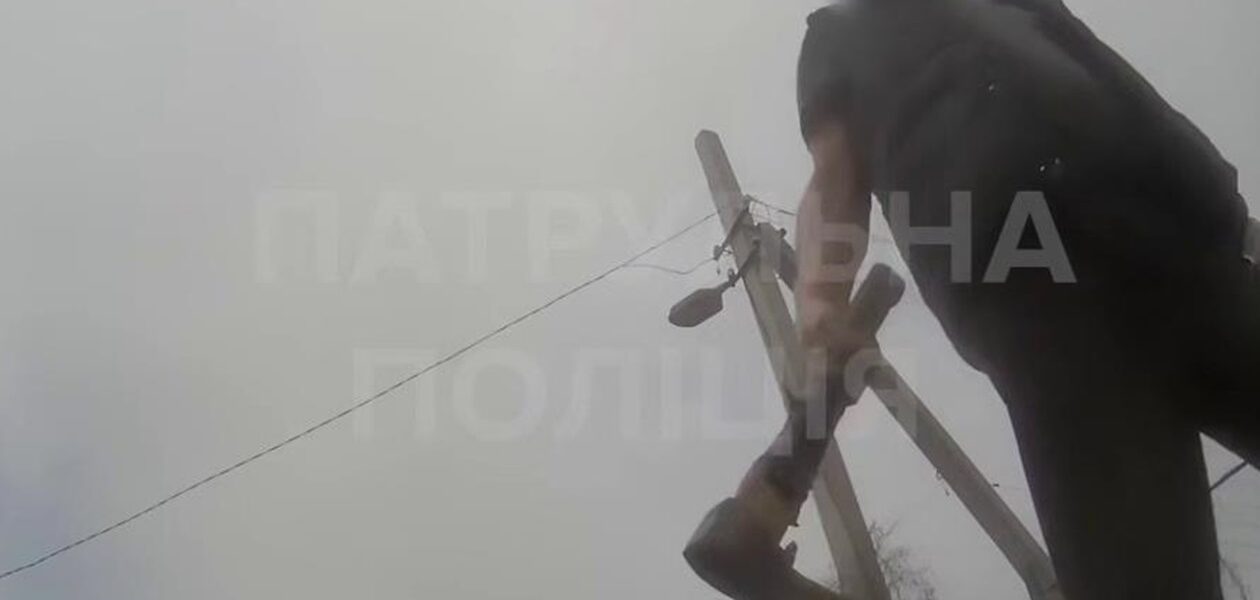 В Запоріжжі чоловік напав на поліцію під час затримання підозрюваного в ДТП