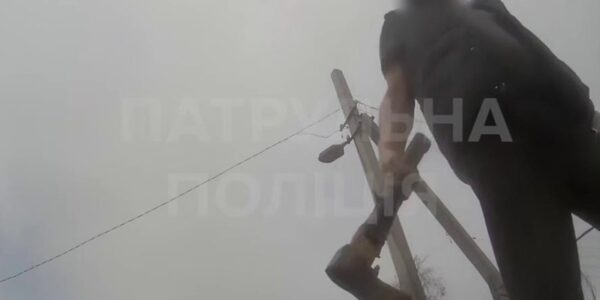 В Запоріжжі чоловік напав на поліцію під час затримання підозрюваного в ДТП