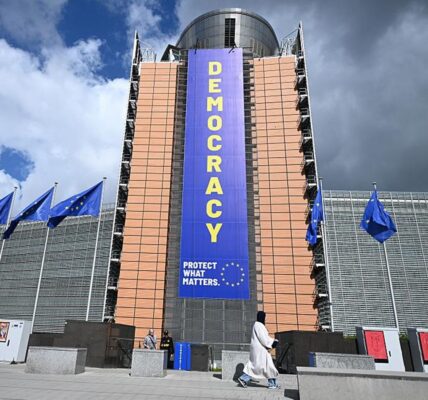 ЄС розглядає суворіші податкові умови для Києва на кредит в €90 млрд - ЗМІ