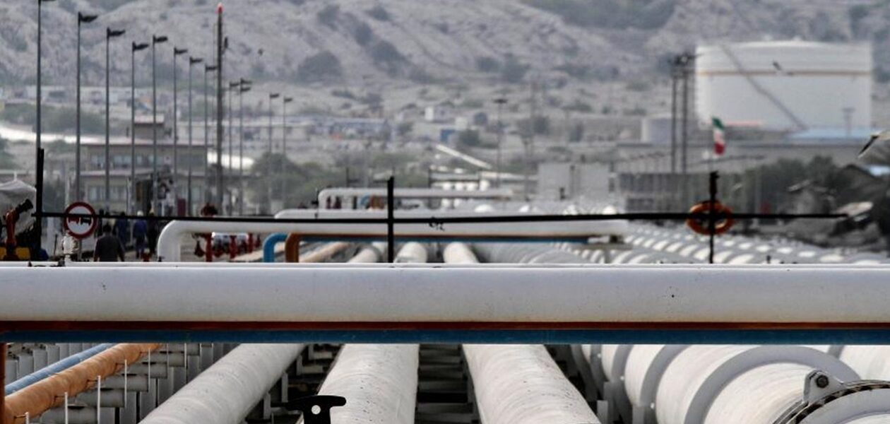 Іран скорочує видобуток нафти, але є нюанс - ЗМІ